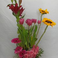 Arreglo floral con tulipanes