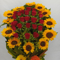 Arreglo de girasoles y rosas